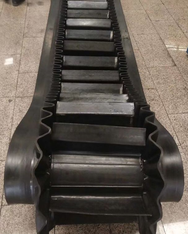 擋邊輸送帶.jpg 擋邊輸送帶.jpg